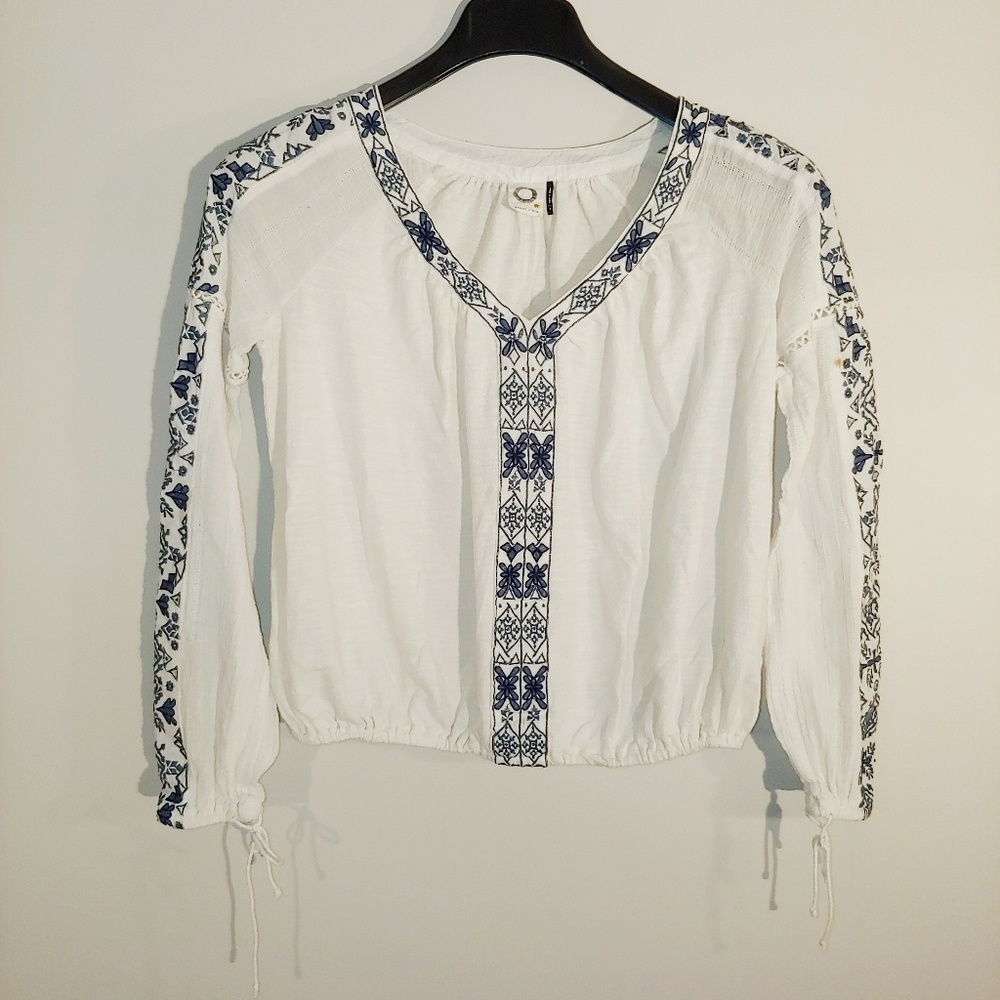 Akemi & Kin boho top white & blue